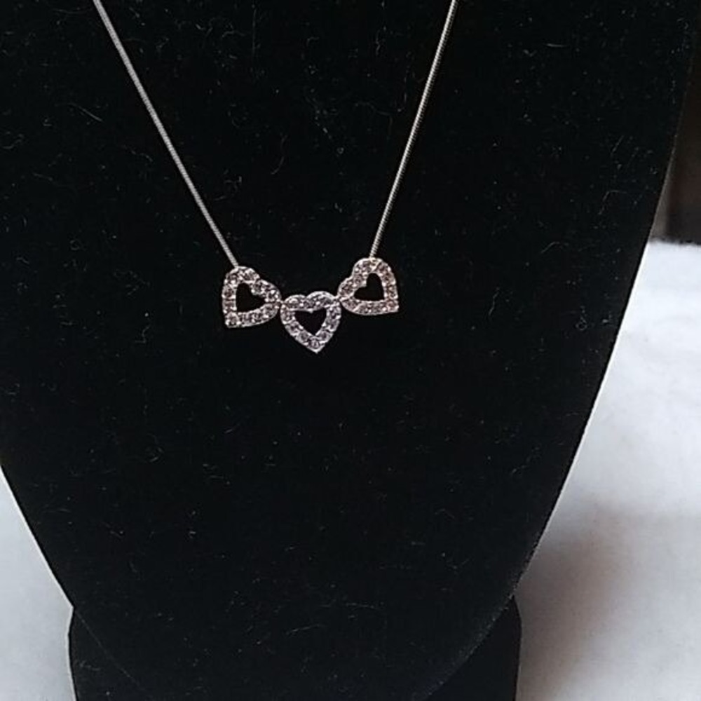 New York &‎ Company 3 heart pendant necklace